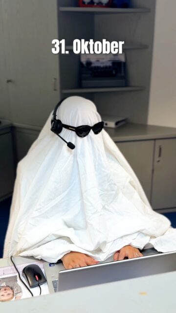 Am 30. noch ganz normal. Am 31. … naja. 👻

#jolmesgruppe #halloween #officehumour #teamjolmes #paderborn