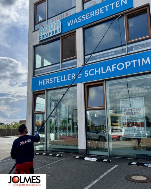 Ganz nach Jolmes-Standards!

Jolmes übernimmt die Fensterreinigung fachgerecht, zuverlässig und auch dort, wo es höher hinausgeht. Mit passender Ausrüstung, geschultem Blick und sauberer Ausführung sorgt das Team für streifenfreie Ergebnisse und glänzende Aussichten 🪟

Du möchtest deine Fenster professionell reinigen lassen? Dann melde dich bei Jolmes.

#Jolmes #Fensterreinigung #Paderborn