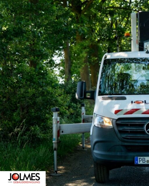 Wenn es hoch hinaus geht, sind wir zur Stelle. 💪

Mit unserer Hubarbeitsbühne erreichen wir auch schwer zugängliche Bereiche sicher und zuverlässig. Für saubere Lösungen, genau dort, wo sie gebraucht werden.

#Jolmes #JolmesGruppe #Paderborn  #Gebäudereinigung #Dienstleistung