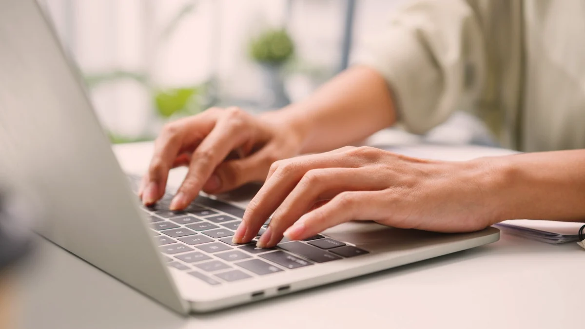 Bewerbung bei Jolmes in zwei Minuten am Laptop